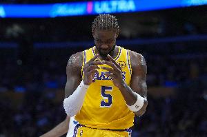 嗝~艾顿本场命中10个运动战进球 其中6个来自詹姆斯或东契奇助攻