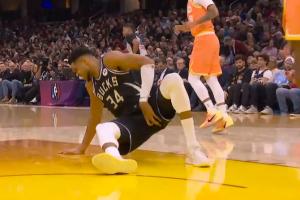 不要啊！字母哥左腹股沟拉伤 提前退出比赛！