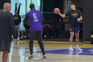 期待赛季首秀！NBA官推晒詹姆斯训练片段：老詹加练投篮！