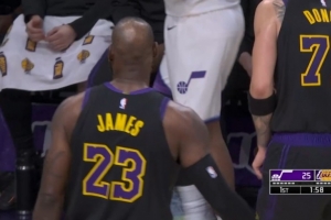继续找状态！詹姆斯首节剩2分钟再度登场 上来就助攻拉拉维亚三分