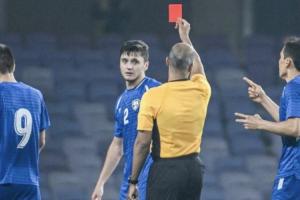 卡帅还得教！21岁胡桑诺夫填坑飞铲吃直红，生涯135场第2红