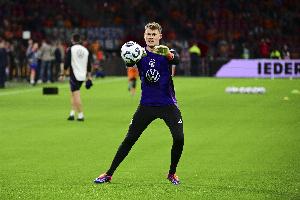 年薪高达1000万欧！法尔克：拜仁希望出售外租门将努贝尔