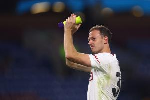 上任六个月！英媒：37岁埃文斯辞去曼联租借主管一职，他想陪家人